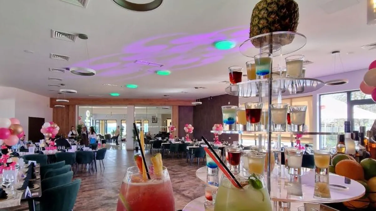 Cocktailuri colorate la o petrecere privată în sala Poiana Verde, Câmpina